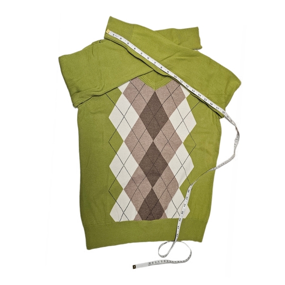 St. John's Bay V-Neck Sweater - Green and Brown Argyle - Picture 6 of 13
